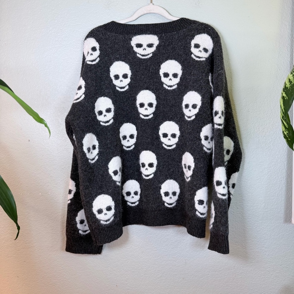 Bobeau Studio B Black White Fuzzy Skull Crewneck Whimsigoth Bohemian Sweater XL - Picture 3 of 7